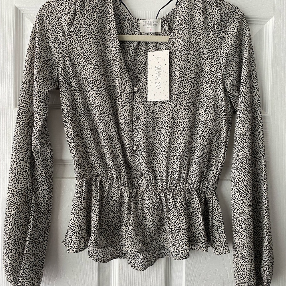 Sienna sky blouse. Size s